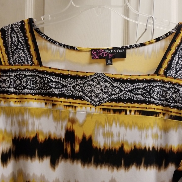 Top/ TUNIC - Picture 2 of 6